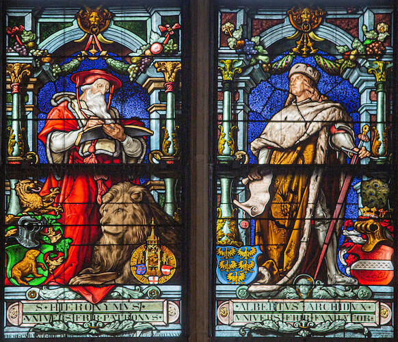 The more recent windows show St Jerome on the left and the University’s founder, Archduke Albert VI († 1463), on the right.