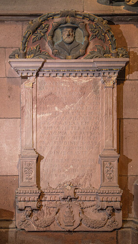 Epitaph for Theobald Bapst († 1564), professor of law. At the top, he can be recognised in a portrait on the painted medallion; below, a coat of arms with the papal tiara is presented with ornamental tendrils.