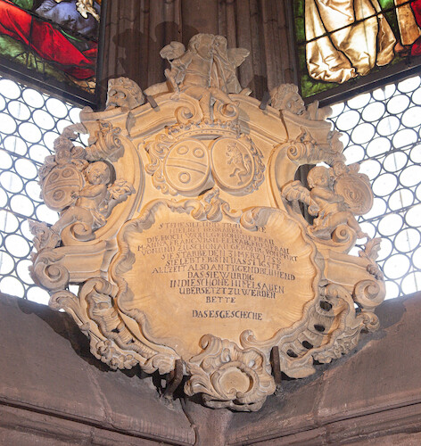 The rococo epitaph of Baroness Maria Anna Franziska von Schönau (died 1758) is located in the centre below the windows.