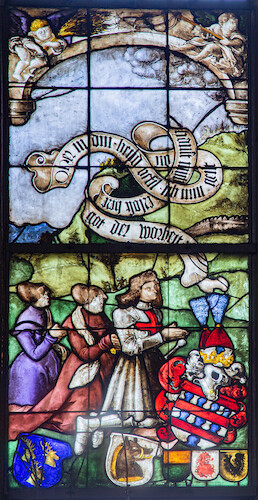 Blumeneck is depicted next to his two wives, Appolonia von Reischach and Beatrix Bettschold, in the sinistral stained-glass window with the coat of arms of Freiburg on his chest.