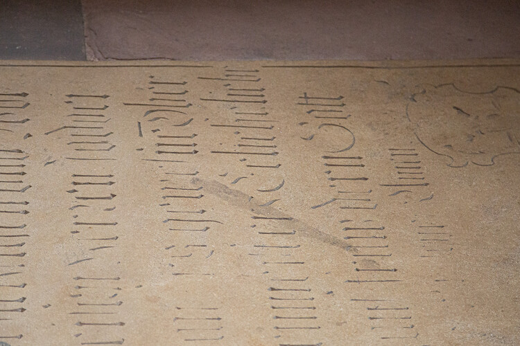 The best preserved tomb slab in the Sutor Chapel area is that of Maria Welsinger. The wife of Appolinar Kirser died in 1565 and was buried near the high altar before the high choir wall was erected.
