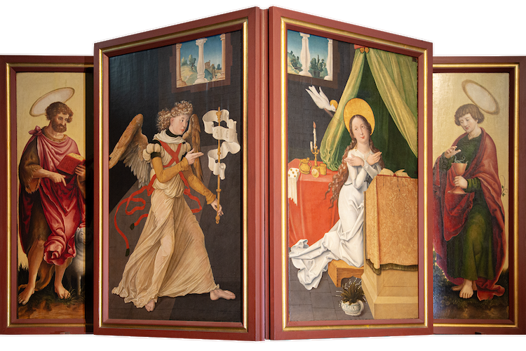 The Annunciation of Mary is depicted on the back of the closed altar wings. This part of the altar is dated to around 1600. The patron saints of Johannes Schnewlin are depicted on the non-movable wings. They depict St John the Evangelist with a dragon in a chalice and St John the Baptist with a lamb and book in his hand.